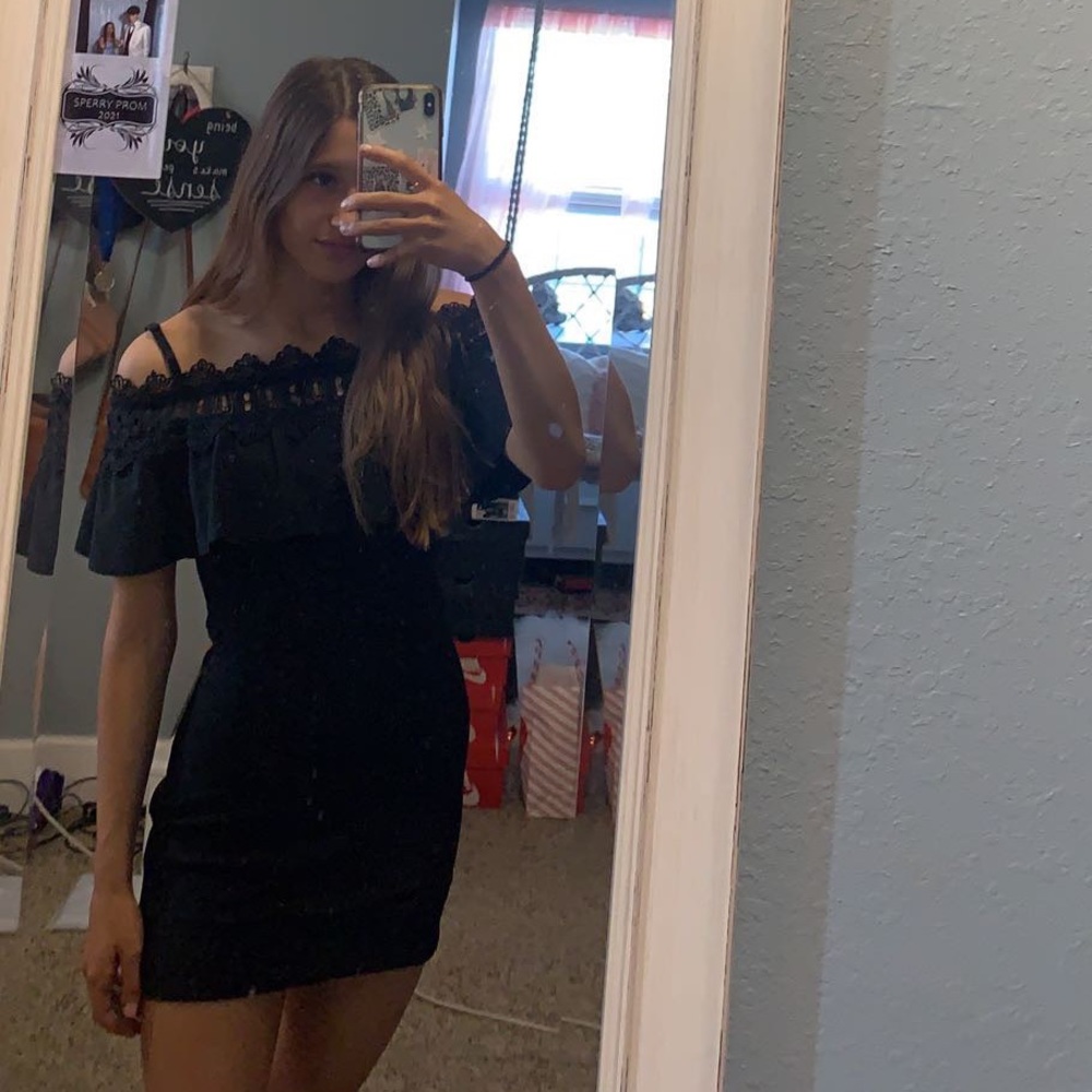 black off the shoulder bodycon dress